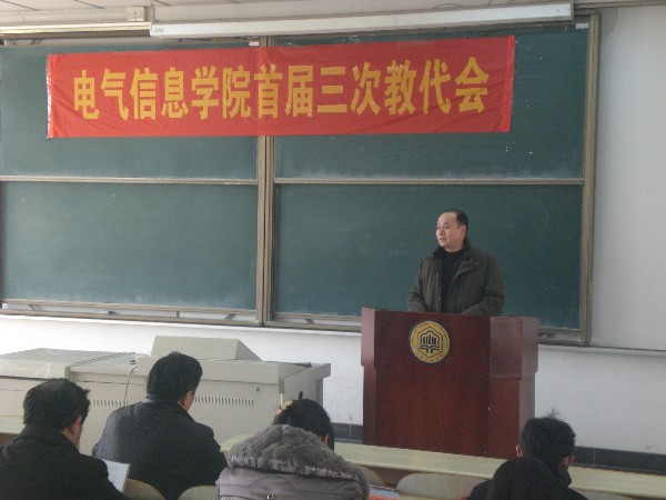 经理赵光兴做2010年公司工作报告